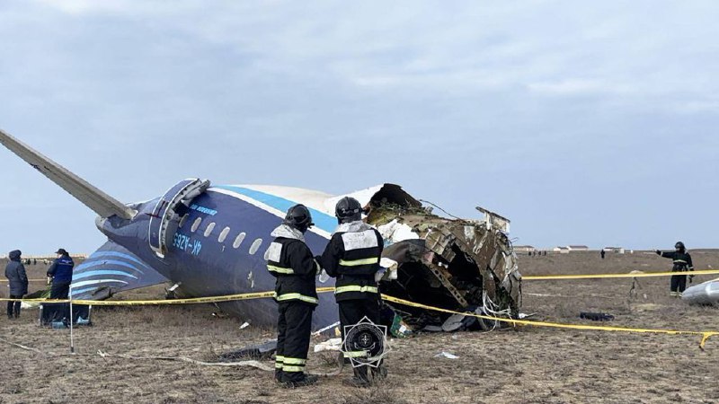 阿航空难调查：机身损伤或由非鸟击外物造成当地时间2月4日，阿塞拜疆交通部公布初步调查报告，确认阿塞拜疆航空客机坠毁与鸟击及氧气瓶爆炸无关，机身损伤疑由外部物体造成