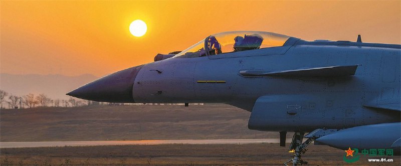 空军航空兵某旅开展跨昼夜实弹射击训练空军航空兵某旅开展跨昼夜实弹射击训练
