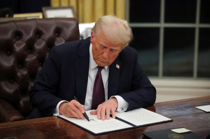 特朗普签署行政令全面解密JFK等刺杀档案特朗普于2025年1月23日签署行政令，要求全面解密肯尼迪总统（JFK）、罗伯特·肯尼迪（RFK）和马丁·路德·金（MLK）刺杀事件的剩余联邦文件