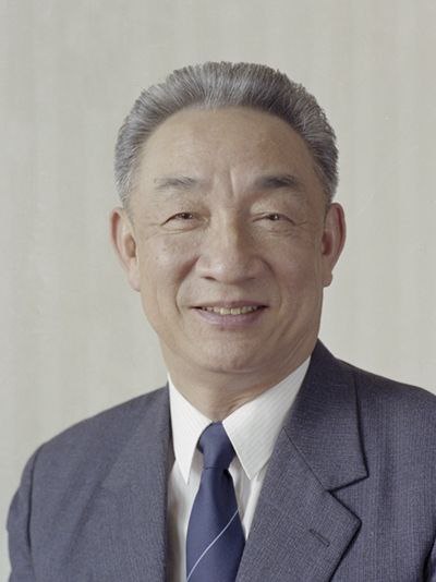 邹家华同志逝世新华社：中国共产党的优秀党员，久经考验的忠诚的共产主义战士，无产阶级革命家，我国经济建设战线、国防工业战线和社会主义法制建设的杰出领导人，中国共产党第十四届中央政治局委员，国务院原副总理，第九届全国人民代表大会常务委员会副委员长邹家华同志，因病于2025年2月16日23时42分在北京逝世，享年99岁
