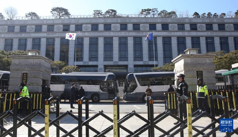韩宪法法院举行第九次辩论 尹锡悦弹劾案接近尾声2月18日，韩国宪法法院就总统尹锡悦弹劾案举行第九次正式辩论，国会方面与尹锡悦方面分别阐述立场