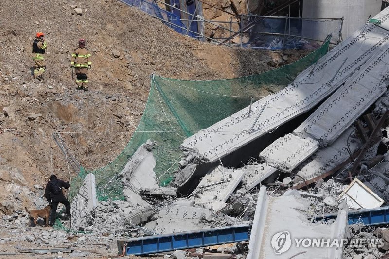 韩高速公路工地坍塌事故致4死6伤 含3名中国人当地时间2月25日上午9时49分，韩国首尔世宗高速公路天安—安城区段一处桥梁工地发生坍塌事故，造成4人遇难、6人受伤，其中2名中国人遇难，1名中国人受伤