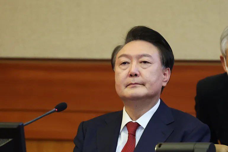 韩国检察官对尹锡悦以叛乱罪名提起弹劾据韩联社报道，韩国检察官已对总统尹锡悦提起弹劾，罪名是于12月3日实施了短暂的戒严令从而领导叛乱