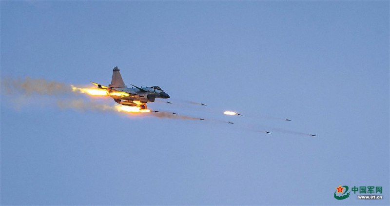 空军航空兵某旅开展跨昼夜实弹射击训练空军航空兵某旅开展跨昼夜实弹射击训练