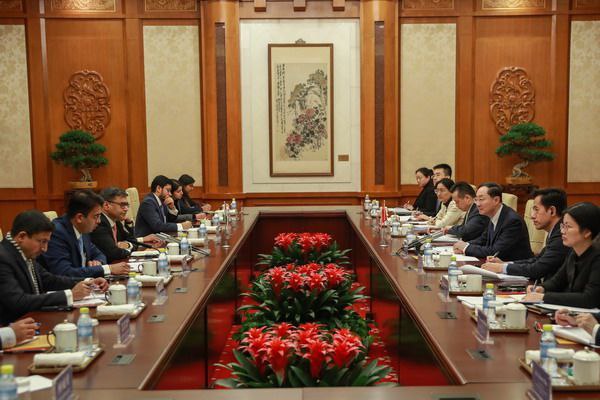 中印副外长级对话在北京举行，推动双边关系改善2025年1月27日，中国外交部副部长孙卫东与印度外秘唐勇胜在北京举行中印副外长级对话，重点落实两国领导人喀山会晤共识，研商中印关系改善举措