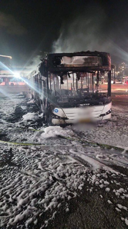 特拉维夫发生多起公交车爆炸 以色列提升安全警戒当地时间2月20日晚，以色列中部多地发生公交车爆炸事件，暂无人员伤亡报告