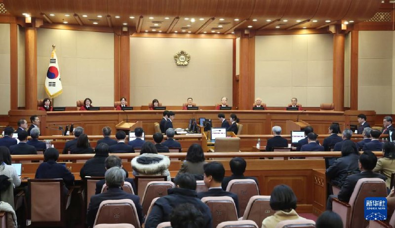 韩宪法法院举行第九次辩论 尹锡悦弹劾案接近尾声2月18日，韩国宪法法院就总统尹锡悦弹劾案举行第九次正式辩论，国会方面与尹锡悦方面分别阐述立场